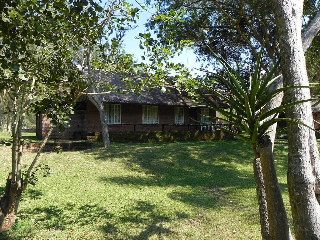 Kwambali Riverside Lodge هازيفيو الغرفة الصورة