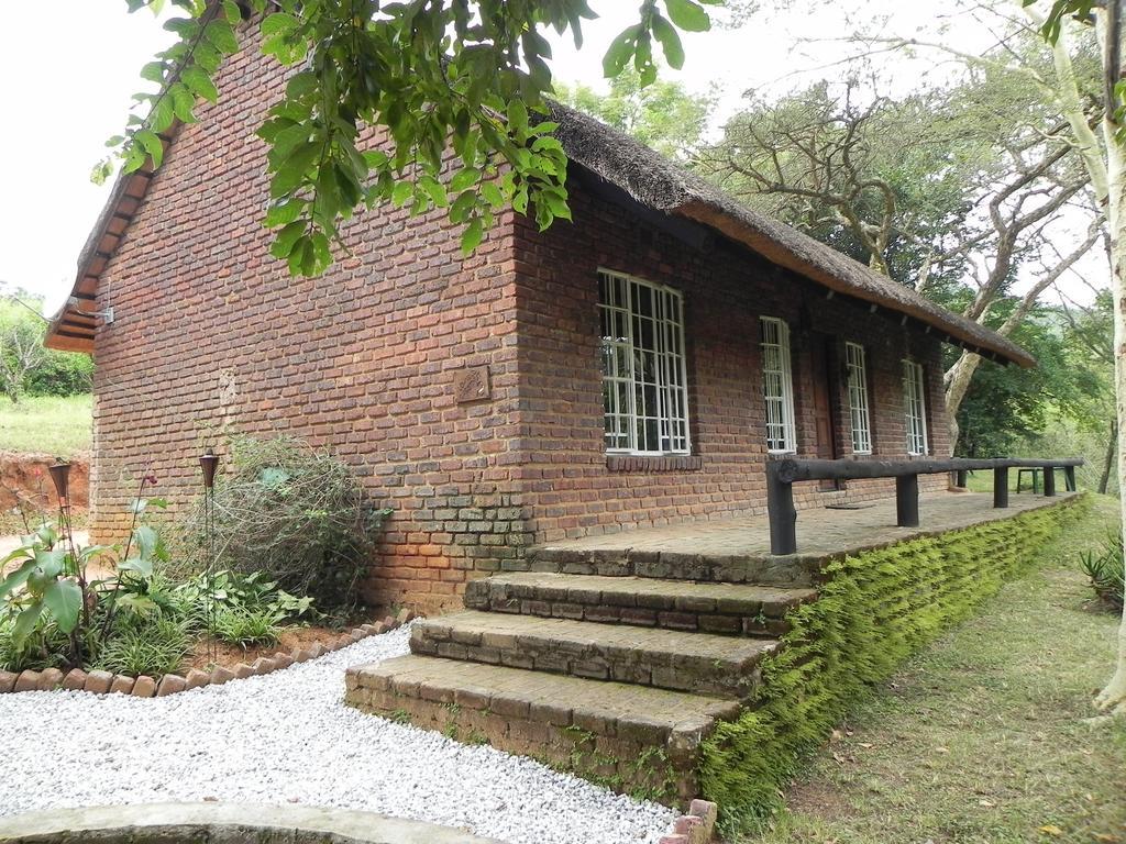Kwambali Riverside Lodge هازيفيو الغرفة الصورة