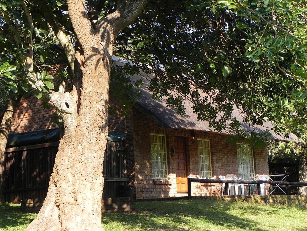 Kwambali Riverside Lodge هازيفيو الغرفة الصورة
