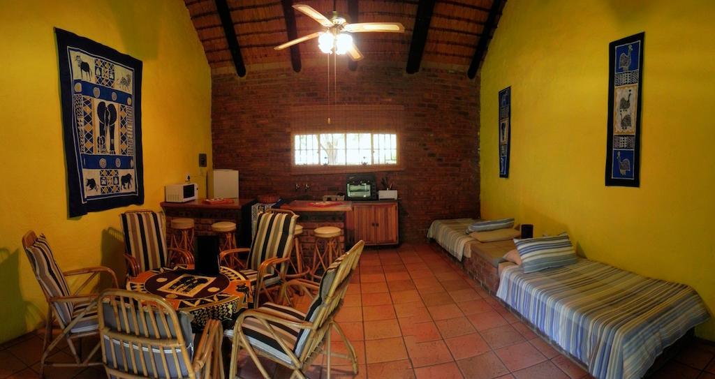 Kwambali Riverside Lodge هازيفيو الغرفة الصورة