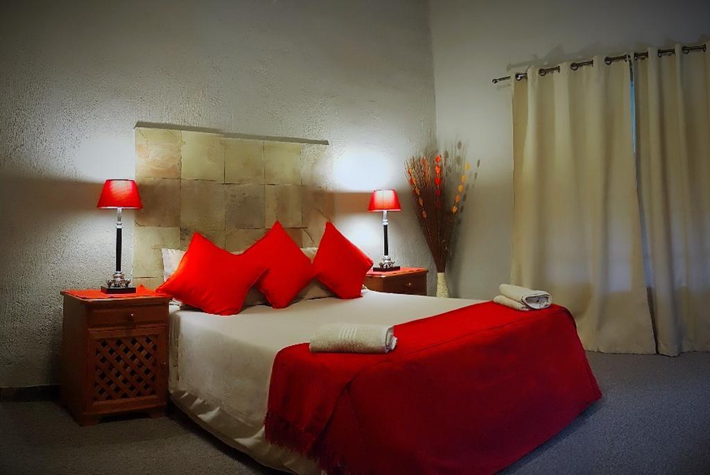 Kwambali Riverside Lodge هازيفيو المظهر الخارجي الصورة