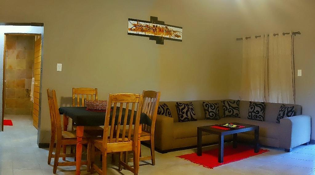 Kwambali Riverside Lodge هازيفيو المظهر الخارجي الصورة