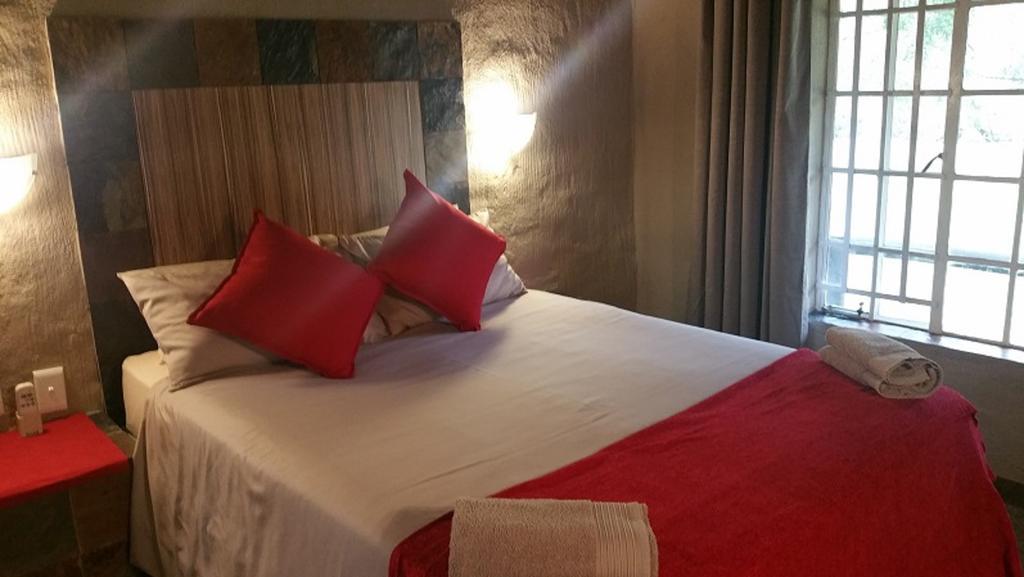 Kwambali Riverside Lodge هازيفيو المظهر الخارجي الصورة