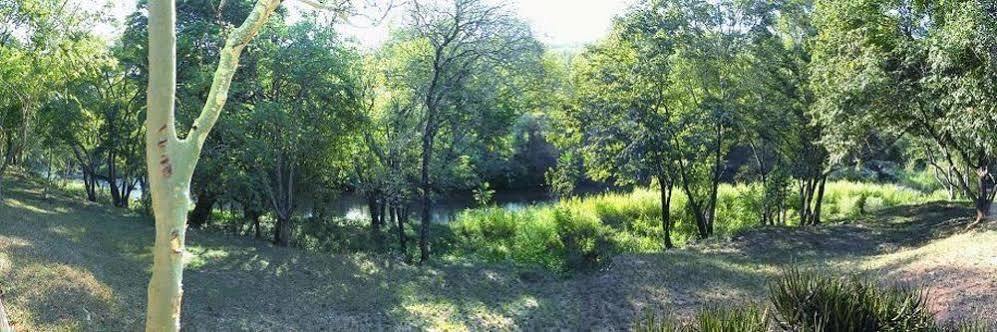 Kwambali Riverside Lodge هازيفيو المظهر الخارجي الصورة