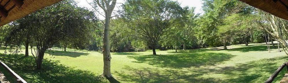 Kwambali Riverside Lodge هازيفيو المظهر الخارجي الصورة